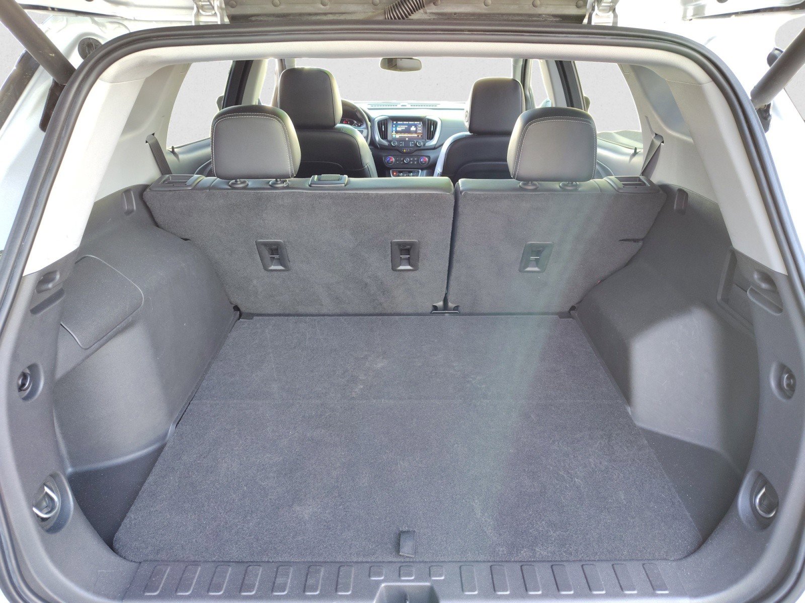 Used 2022 GMC Terrain SLT image 19