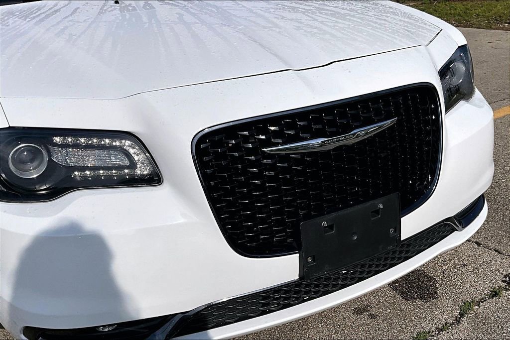 Used 2017 Chrysler 300 S AWD/4WD image 27