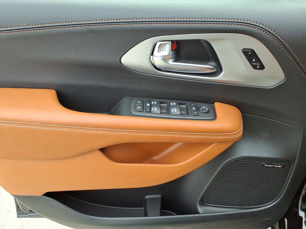 New 2026 Chrysler Pacifica Pinnacle image 15