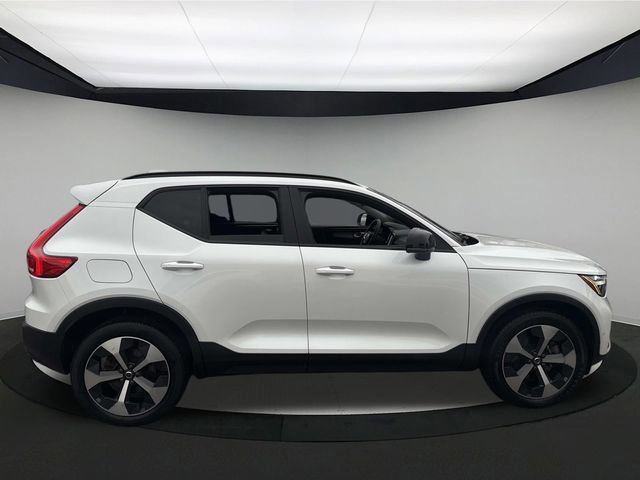 Used 2023 Volvo XC40 B5 Plus w/ Driver Assist Package image 5