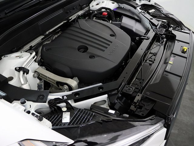 Used 2025 Volvo XC60 B5 Plus image 36