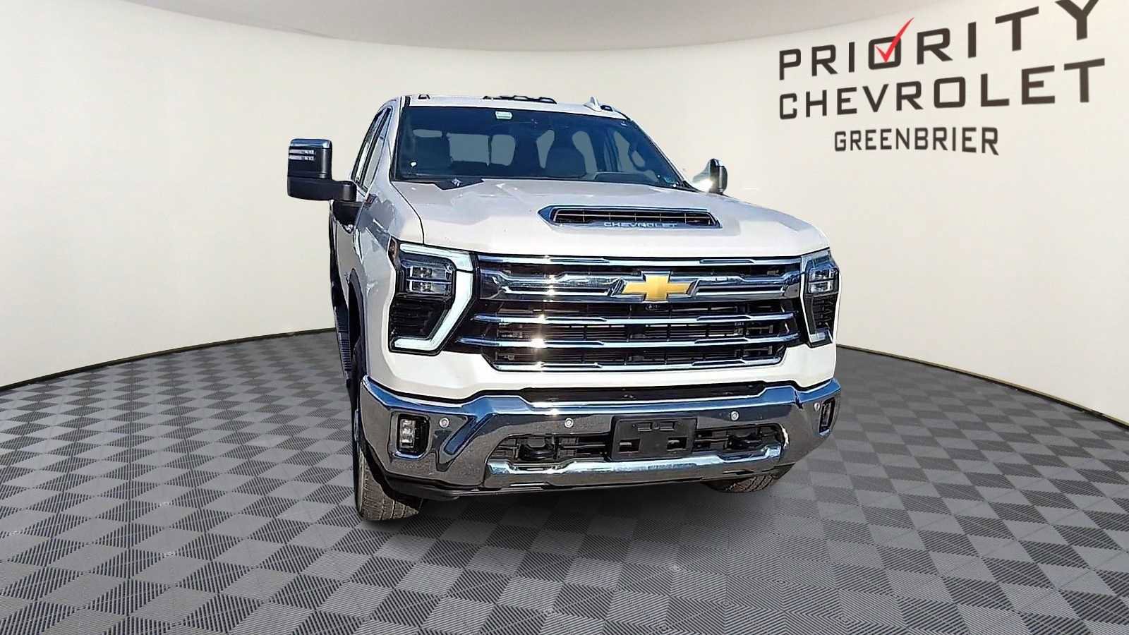 Used 2024 Chevrolet Silverado 2500 LTZ w/ LTZ Convenience Package image 3
