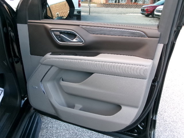 Used 2023 GMC Yukon SLT w/ SLT Premium Package image 12