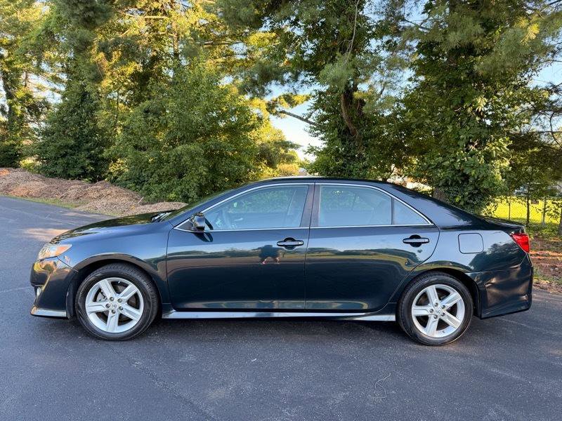Used 2012 Toyota Camry SE FWD image 9