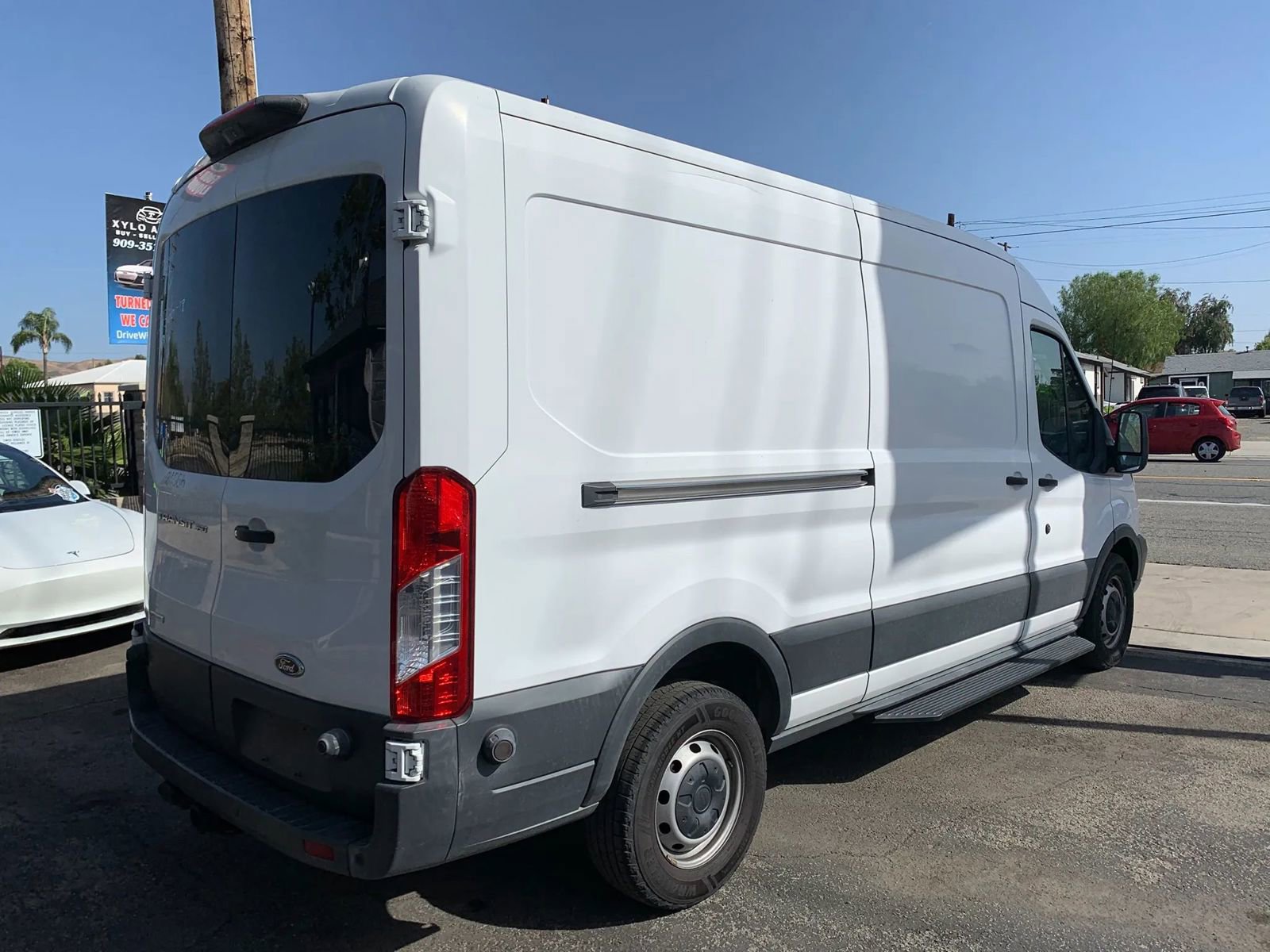 Used 2018 Ford Transit 350 148 Medium Roof RWD image 9