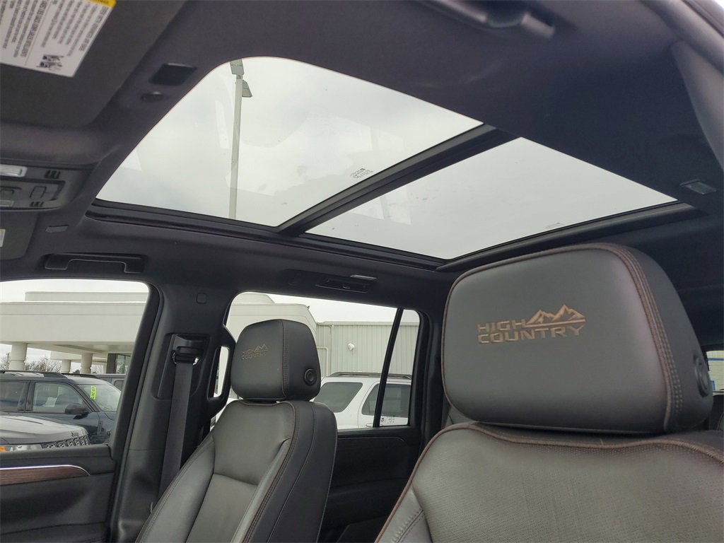 Used 2023 Chevrolet Suburban High Country image 10
