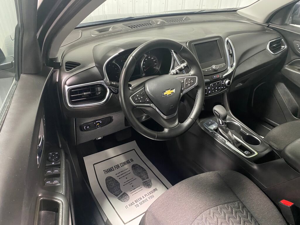 Used 2023 Chevrolet Equinox LT w/ Driver Convenience Package image 2