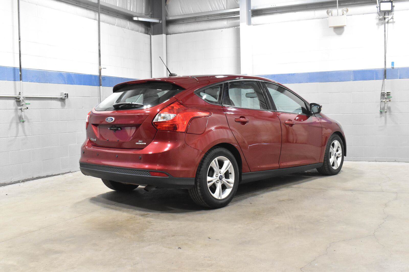 Used 2014 Ford Focus SE w/ SE Winter Package FWD image 23