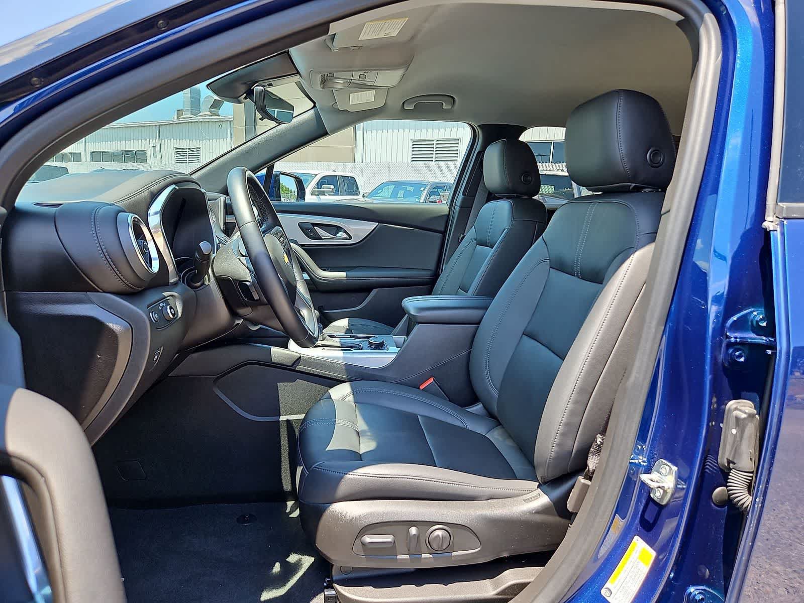 Used 2022 Chevrolet Blazer LT w/ Sound & Technology Package FWD image 25