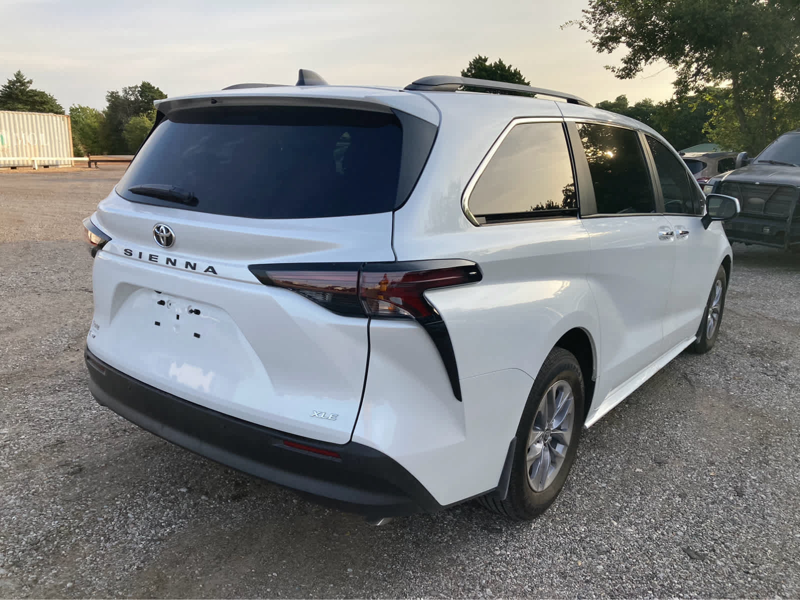 Used 2026 Toyota Sienna XLE FWD image 8