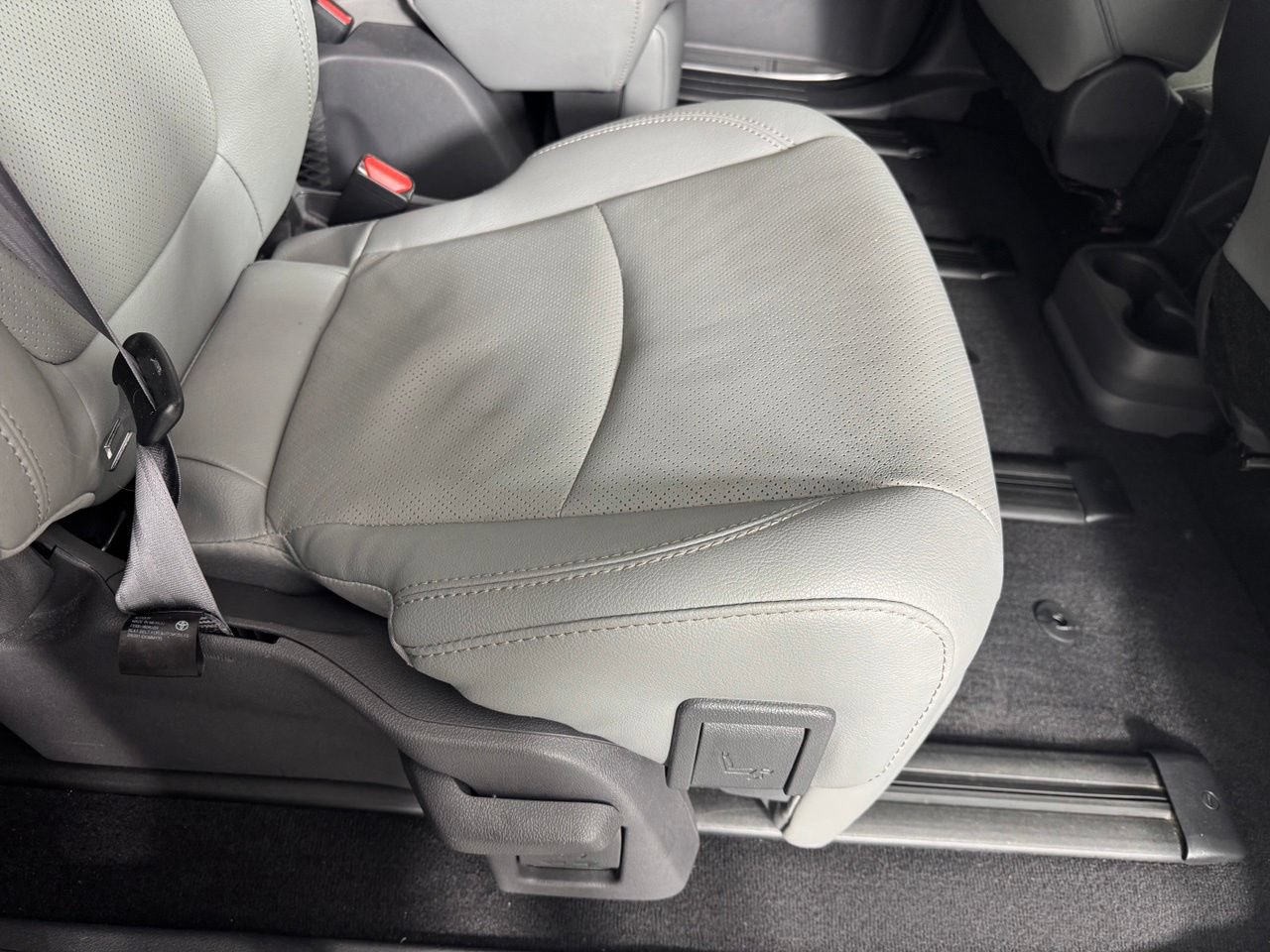 Used 2021 Toyota Sienna Limited FWD image 35