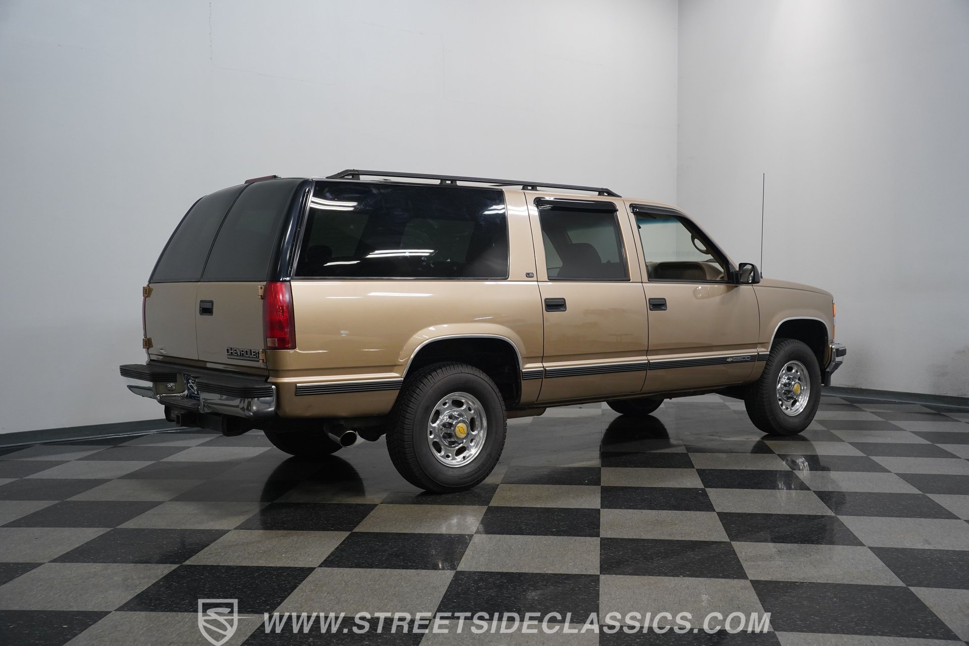 Used 1999 Chevrolet Suburban 2500 w/ Preferred Equipment Group 2 RWD image 13