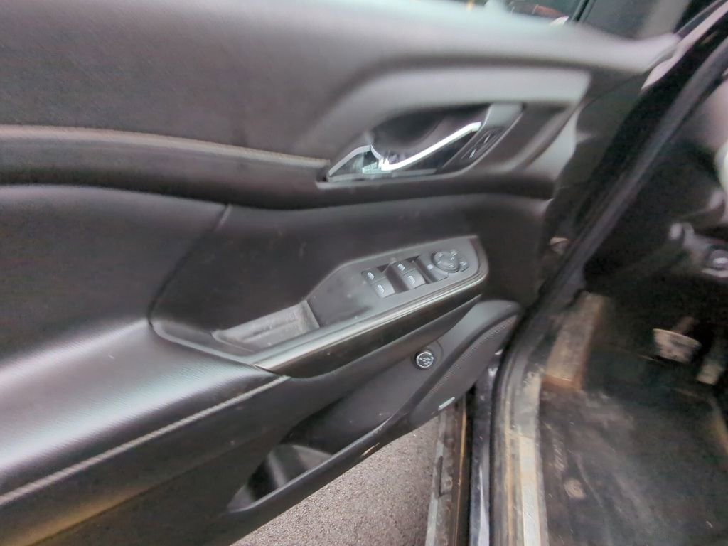 Used 2019 GMC Acadia SLT w/ Black Edition image 8