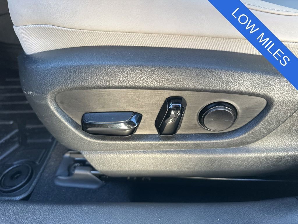 Used 2025 Lexus UX 300h FWD image 12