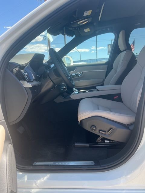 New 2026 Volvo XC90 B5 Core image 22