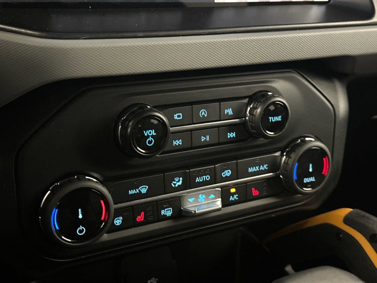 Used 2022 Ford Bronco Badlands image 28