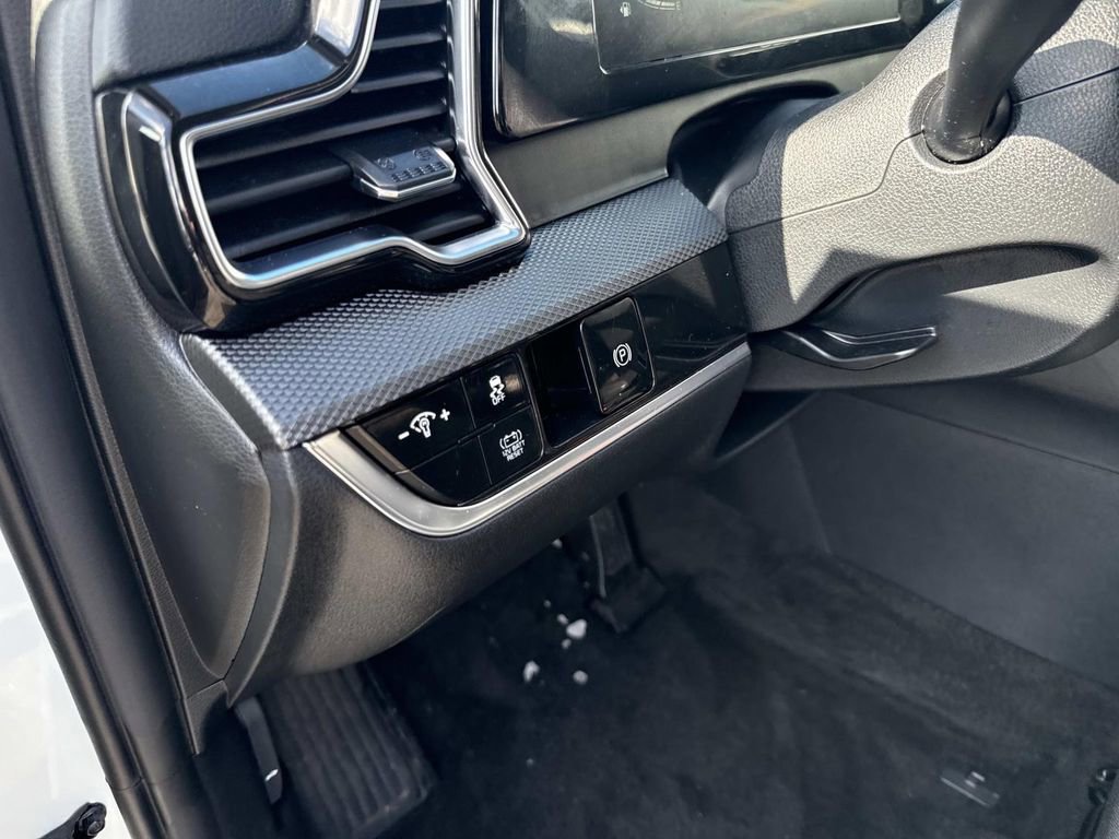 Used 2024 Kia Sportage LX image 19