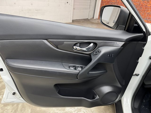 Used 2020 Nissan Rogue SV w/ Premium Package image 10