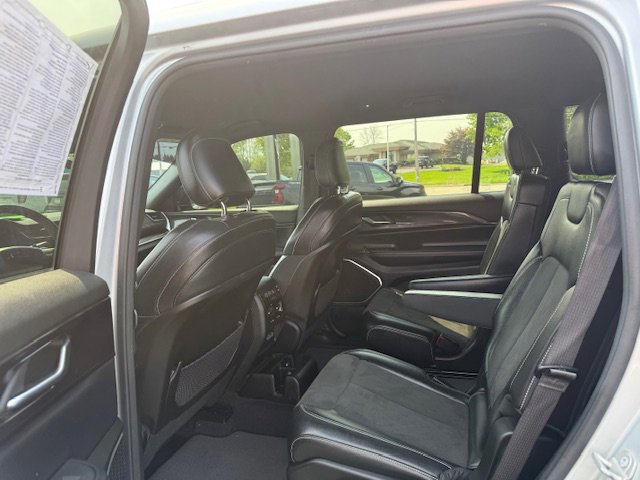 Used 2021 Jeep Grand Cherokee L Laredo image 12