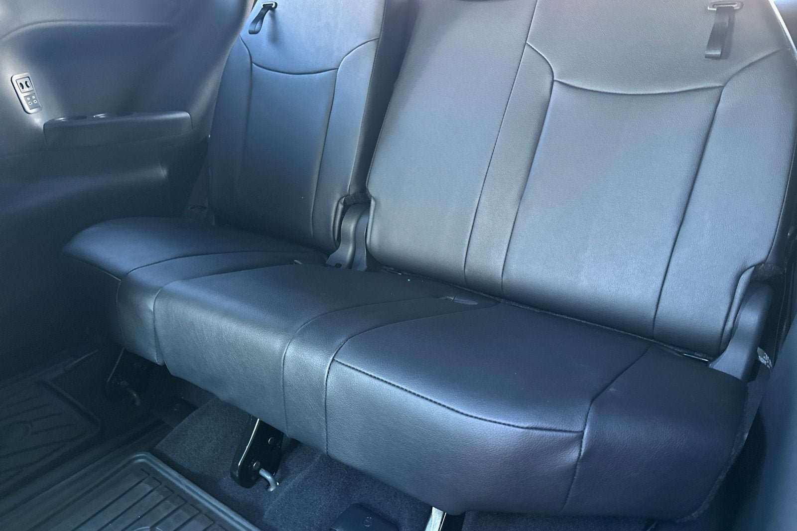 New 2026 Toyota Sienna XSE FWD image 16