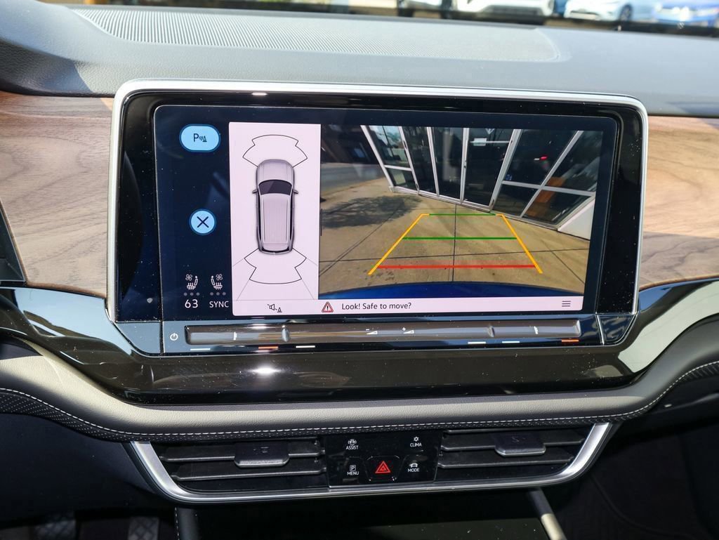 Certified 2025 Volkswagen Atlas SE w/ Black Wheel Package image 22