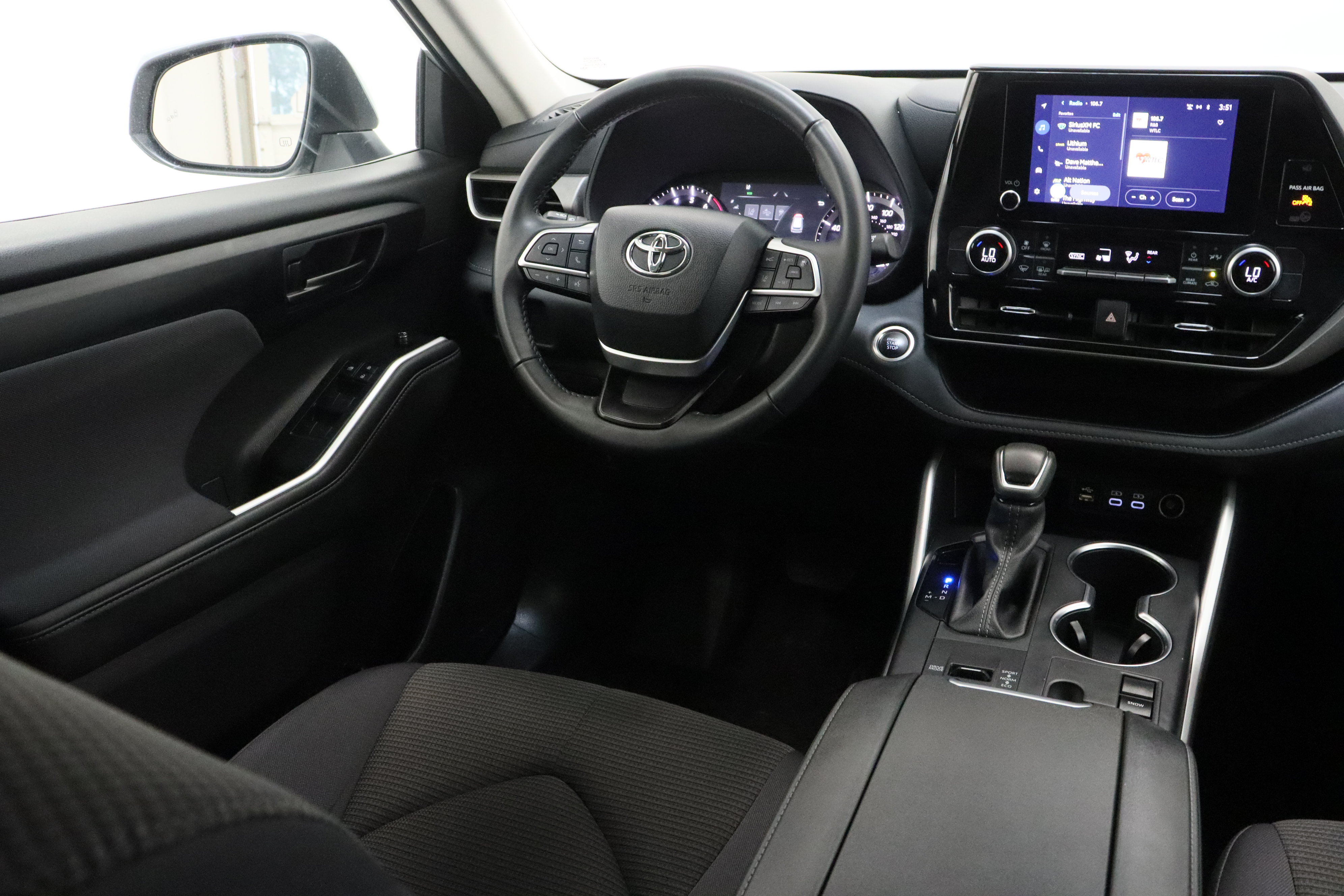 Certified 2025 Toyota Highlander LE FWD image 31