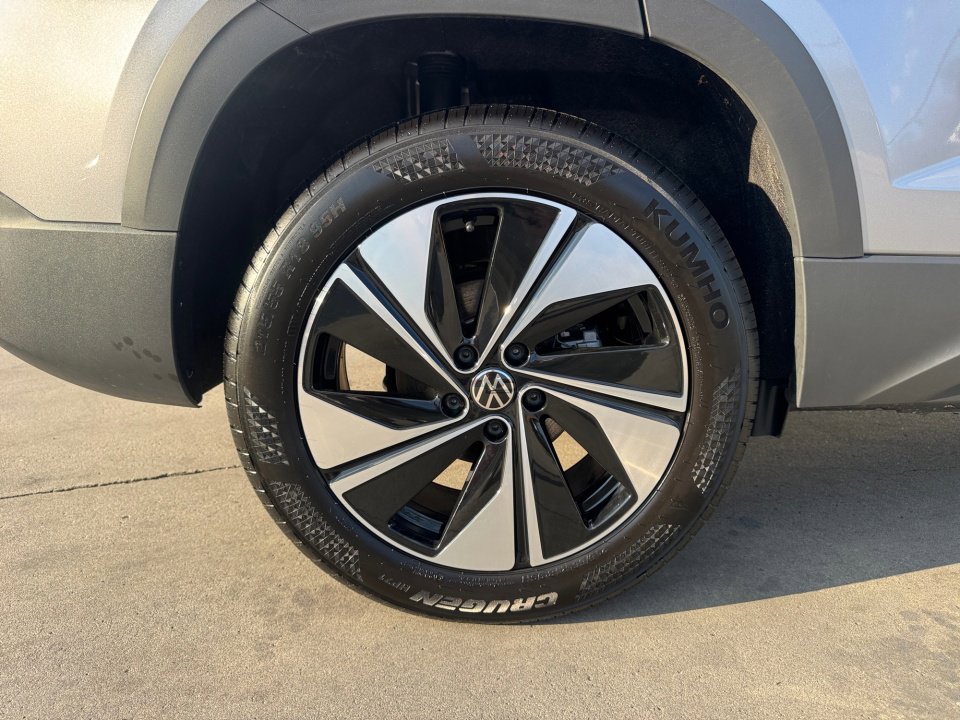 Used 2025 Volkswagen Taos SE w/ Panoramic Sunroof Package image 27