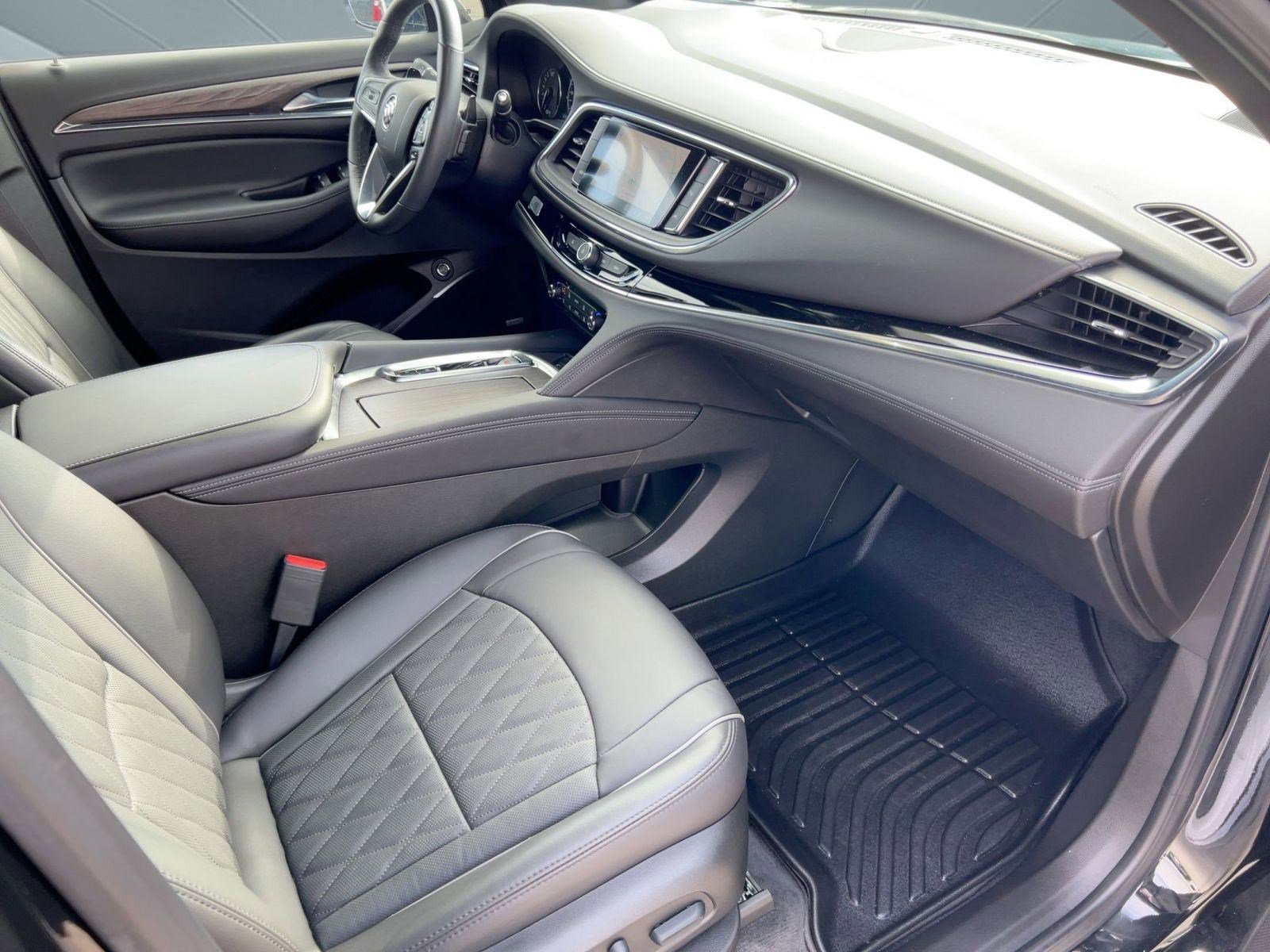 Used 2024 Buick Enclave Avenir w/ Avenir Technology Package image 31