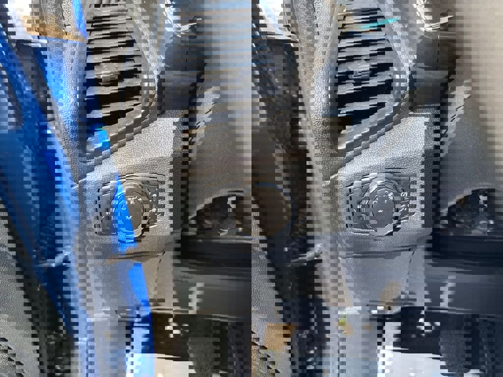 Used 2021 Ford EcoSport SE w/ SE Convenience Package image 14