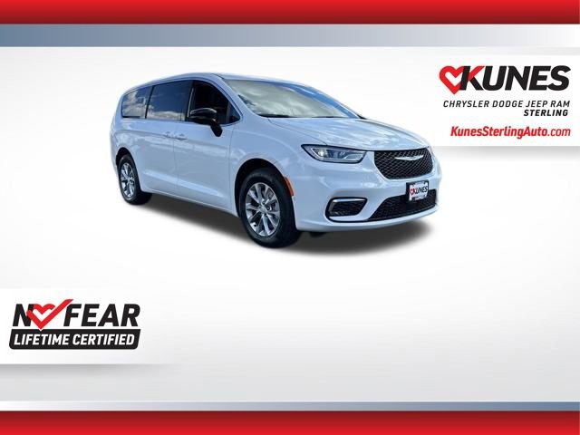 New 2026 Chrysler Pacifica Select