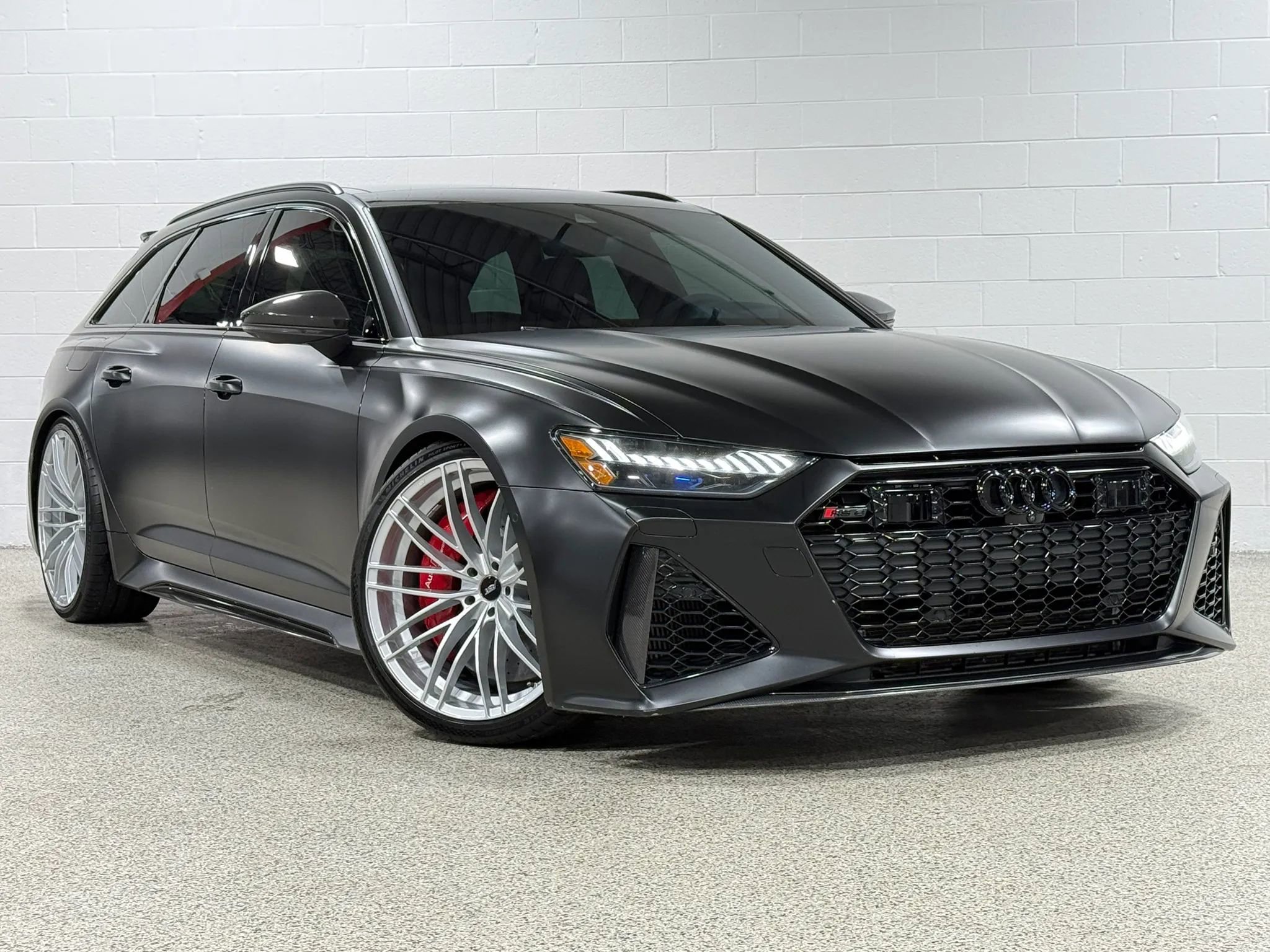 Used 2021 Audi RS 6 w/ Carbon Optic Package image 4