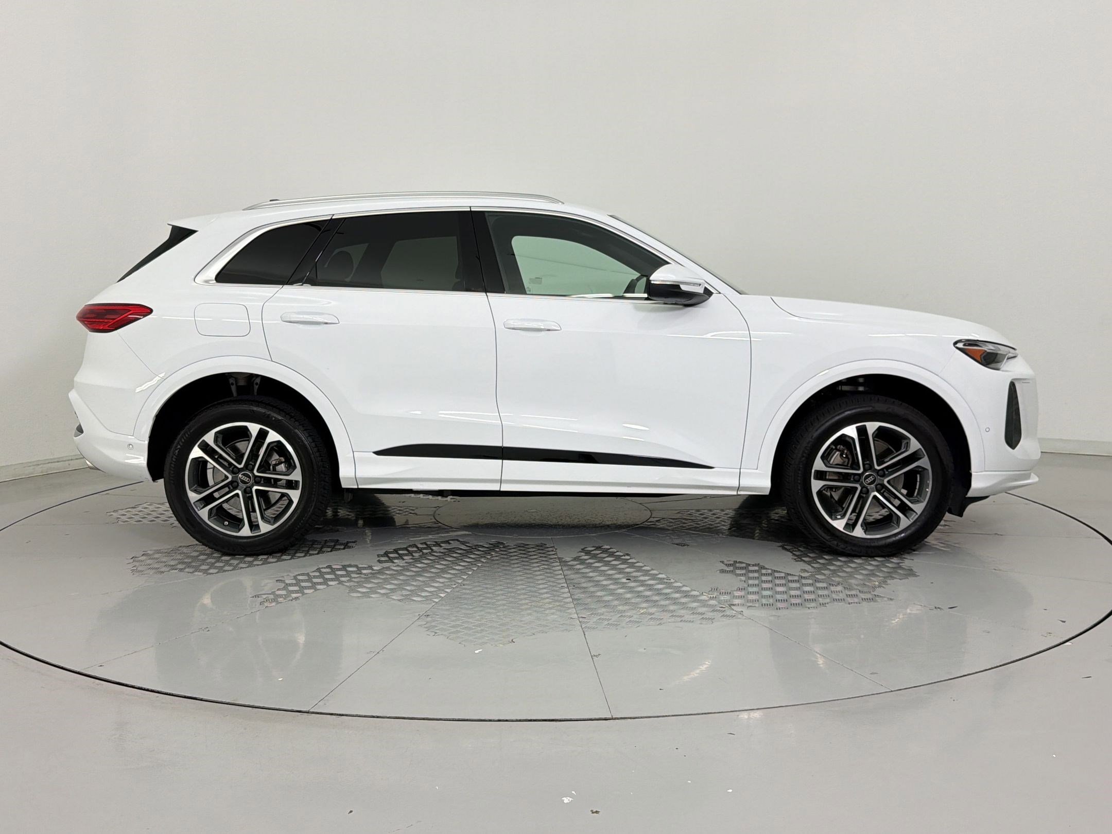 Certified 2025 Audi Q5 Premium w/ Convenience Package AWD/4WD image 8