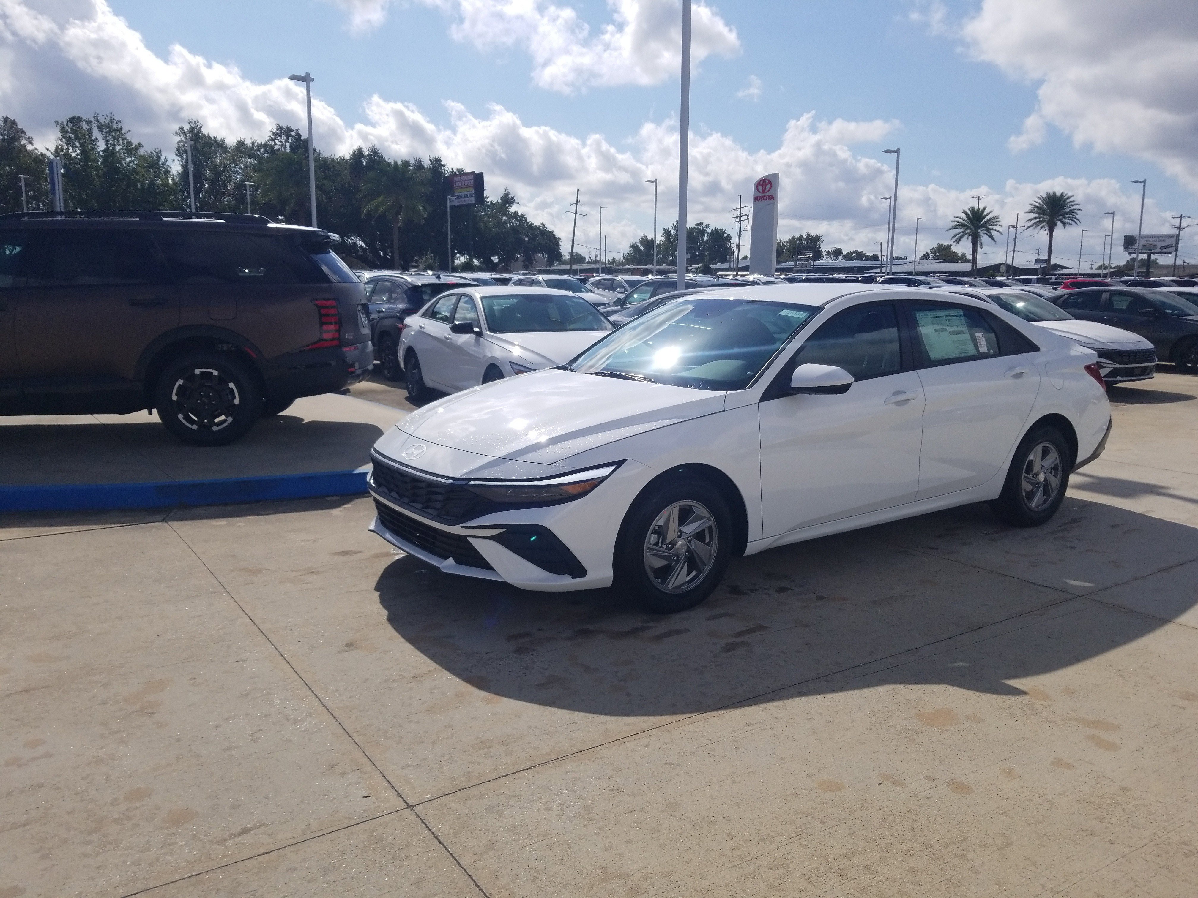 New 2026 Hyundai Elantra SE image 3