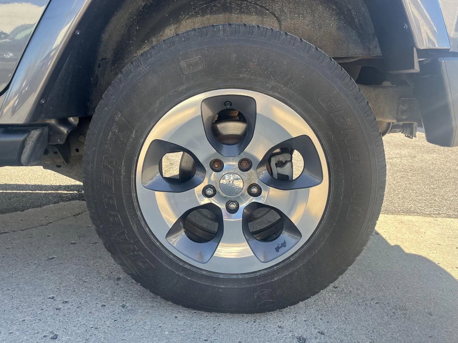 Used 2017 Jeep Wrangler Unlimited Sahara w/ Dual Top Group image 9