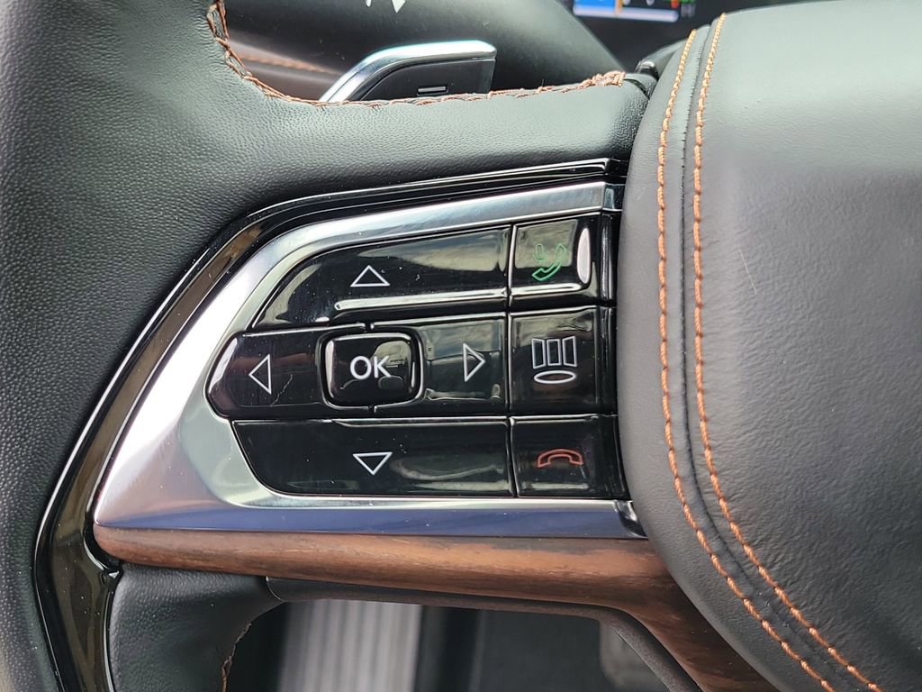 Used 2022 Jeep Grand Cherokee Summit w/ Advanced Protech Group IV AWD/4WD image 12