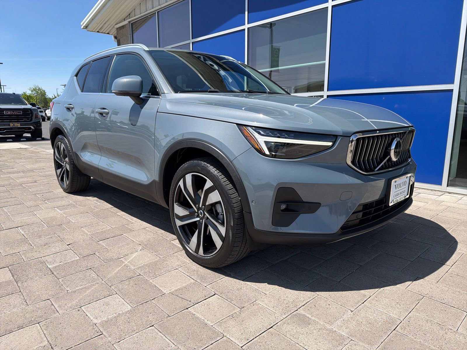 Used 2023 Volvo XC40 B5 Ultimate w/ Protection Package Premier AWD/4WD video 2