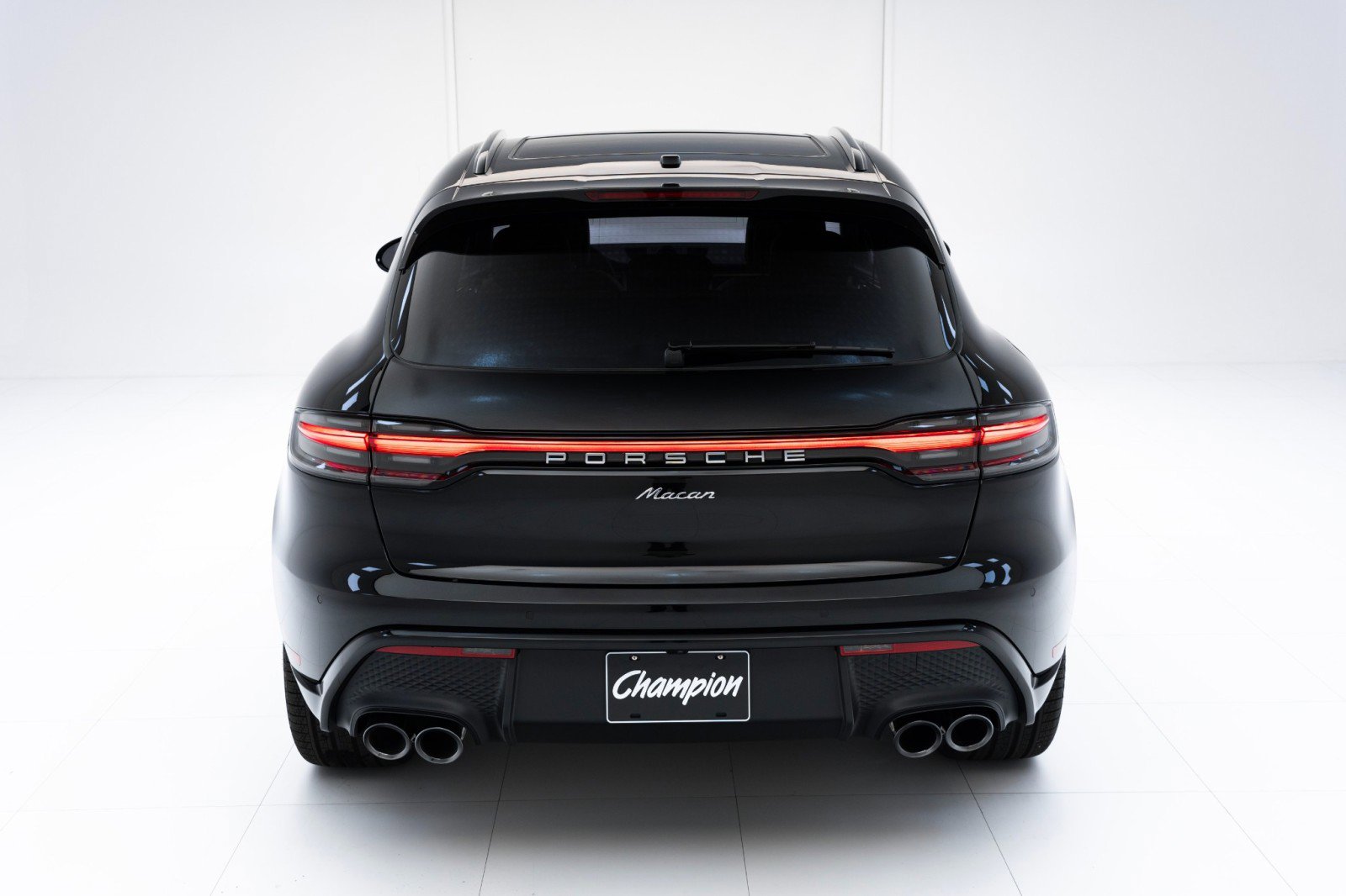 Certified 2025 Porsche Macan AWD/4WD image 10