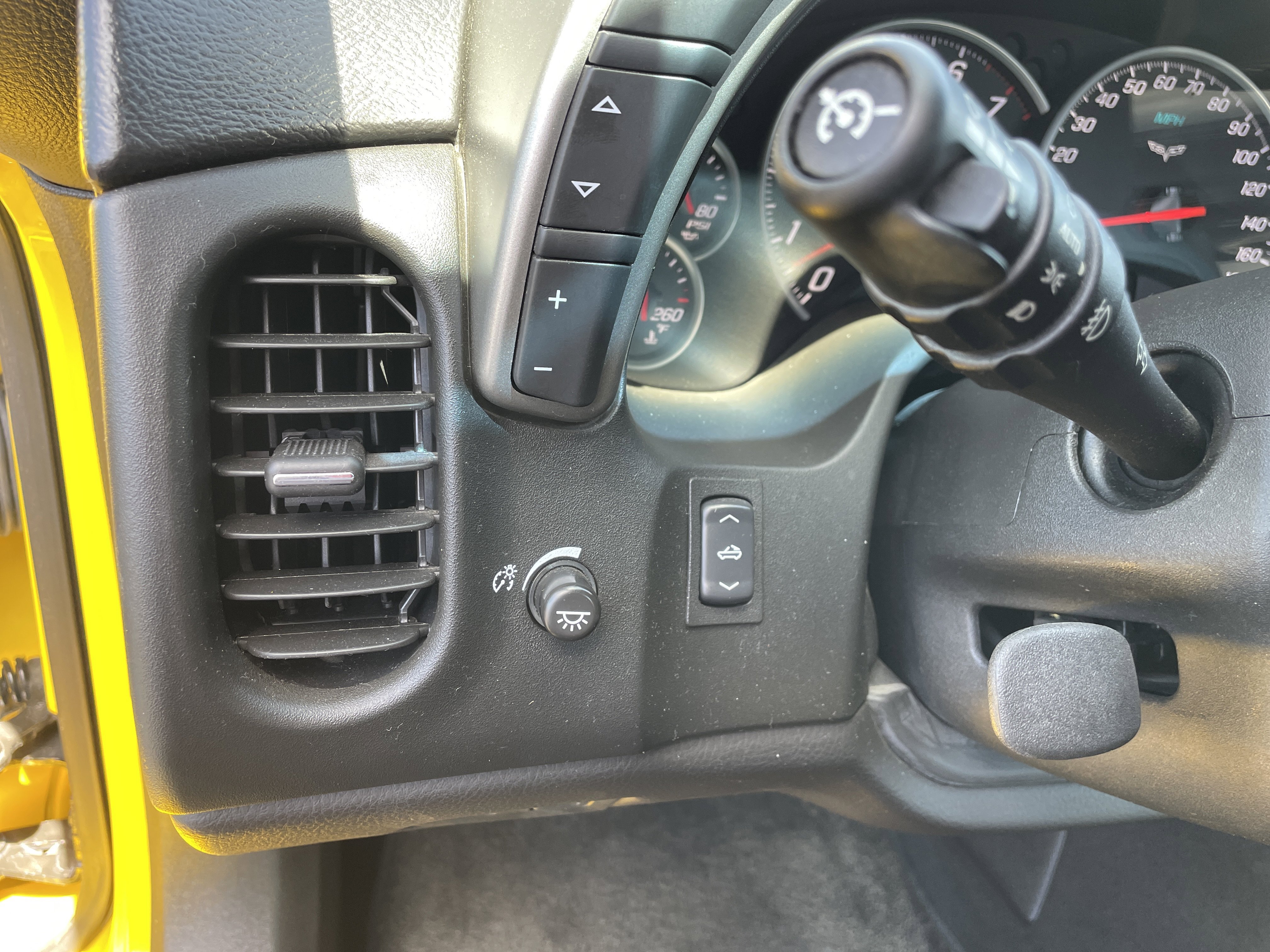 Used 2005 Chevrolet Corvette Convertible w/ Preferred Equipment Group RWD image 27