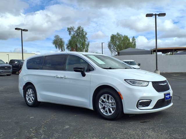 Used 2025 Chrysler Pacifica Select FWD image 8