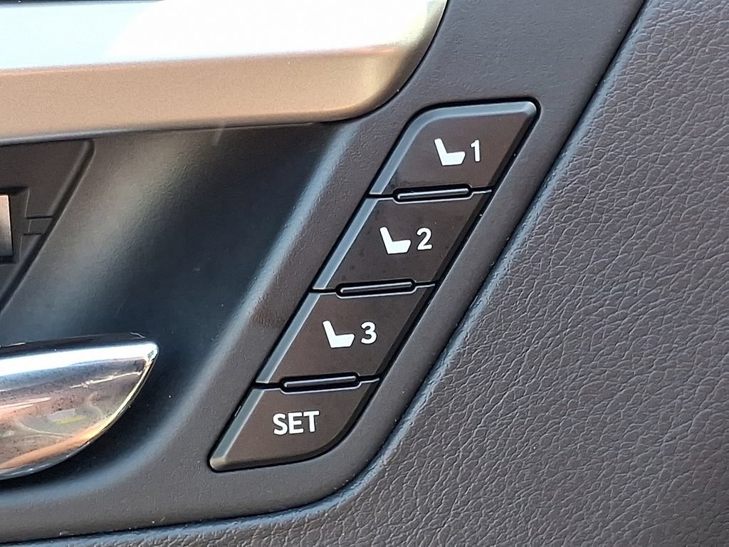 Used 2021 Lexus RX 350L Premium w/ Premium Package AWD/4WD image 28