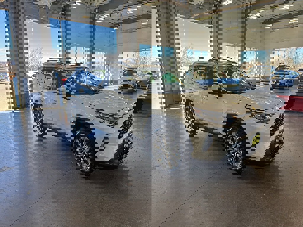 Used 2021 Toyota RAV4 XLE Premium image 7