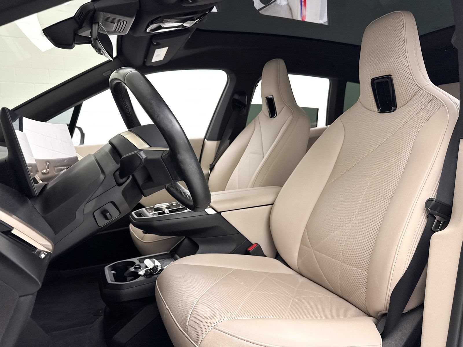 Used 2024 BMW iX xDrive50 w/ Premium Package AWD/4WD image 18