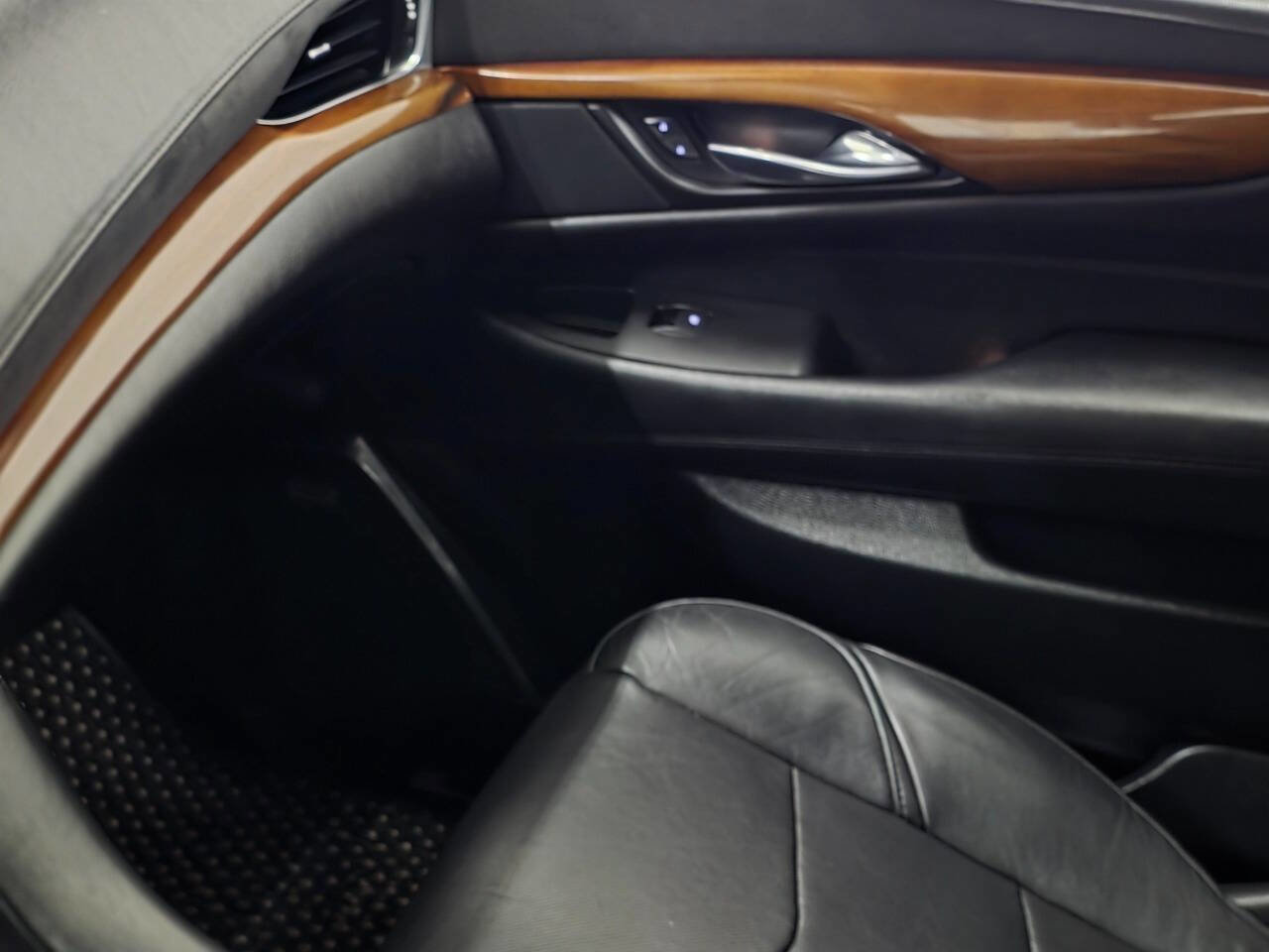 Used 2016 Cadillac Escalade ESV Luxury image 16