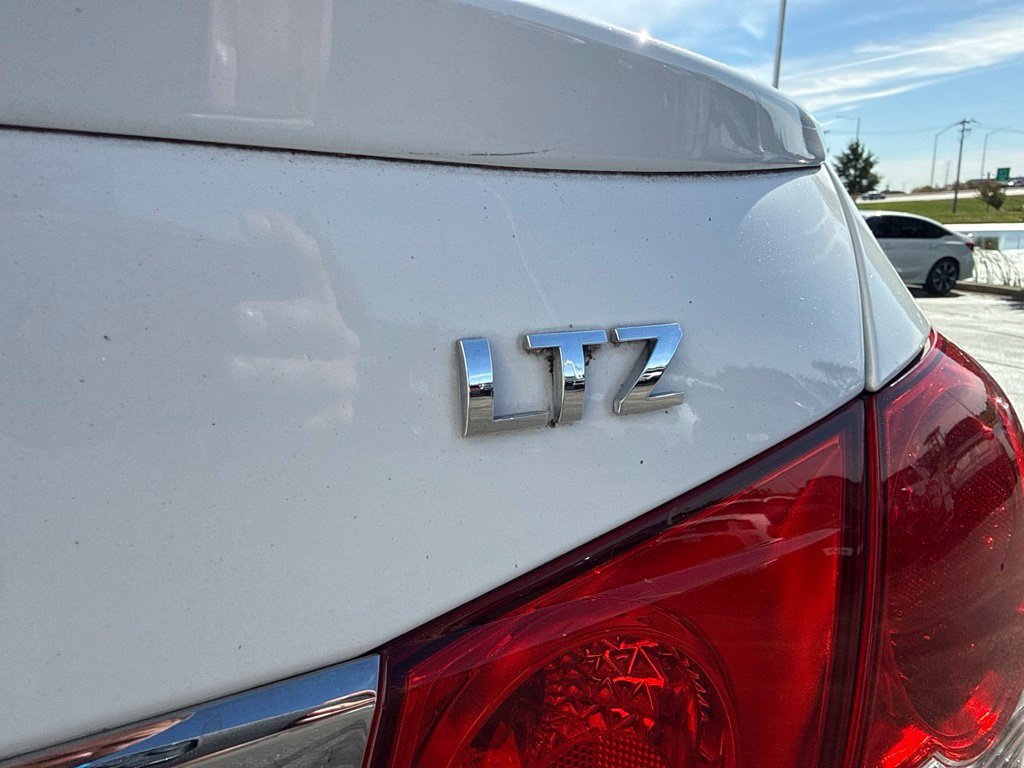 Used 2015 Chevrolet Cruze LTZ w/ Sun, Sound and Sport Package FWD image 4