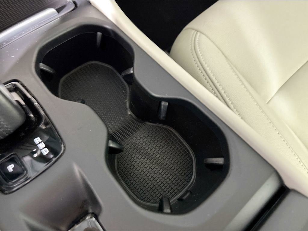 Used 2019 Volvo XC40 T5 Momentum image 15