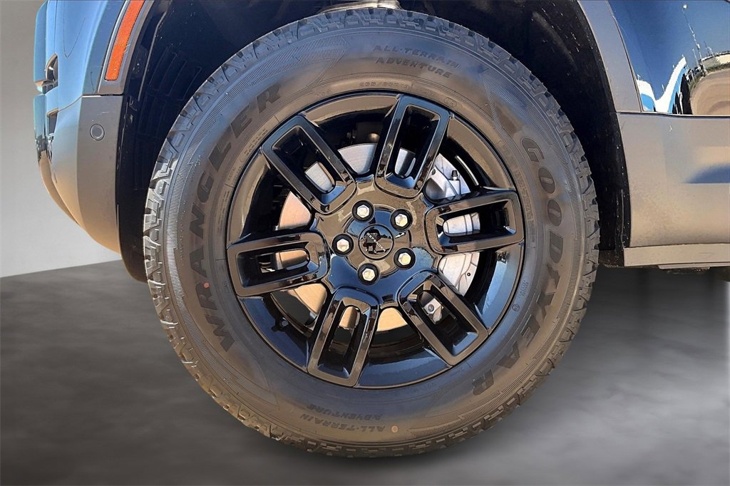 New 2026 Land Rover Defender 110 S image 12