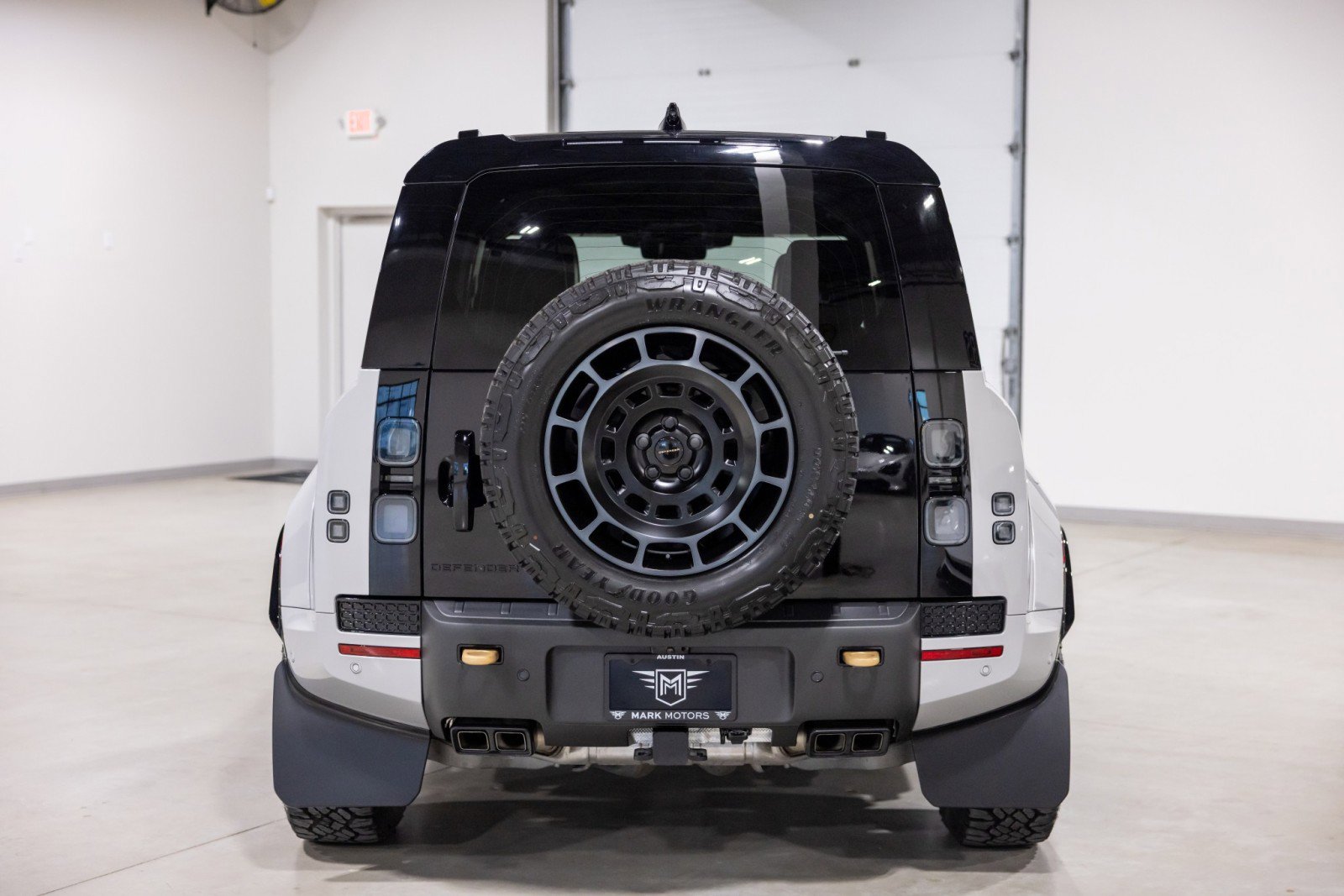 Used 2026 Land Rover Defender 110 OCTA image 8