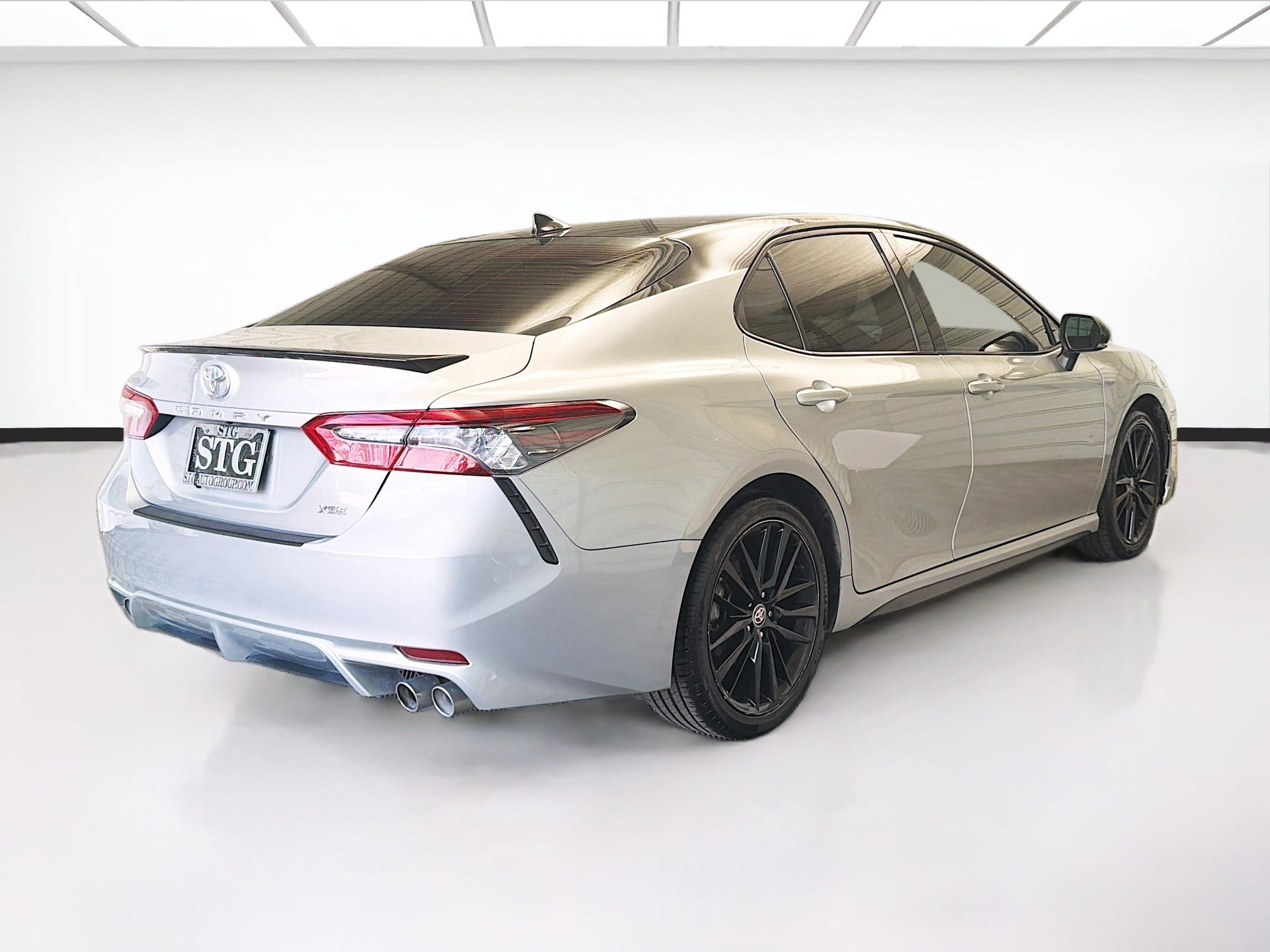 Used 2021 Toyota Camry XSE image 4