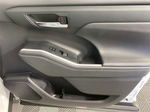 Used 2022 Toyota Highlander XLE image 27