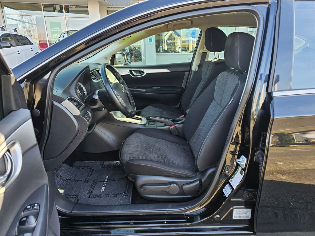 Used 2015 Nissan Sentra SV w/ Navigation Package image 16